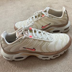 Women’s Air Max Plus size 10
